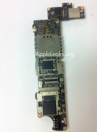 Illustration for article titled Next Generation iPhone Parts Uncovered?